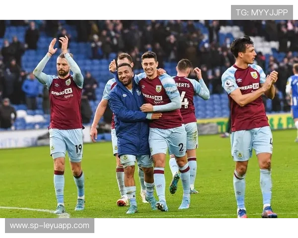 伯恩利反击锐利，克拉文公园再现辉煌，克拉文庄园