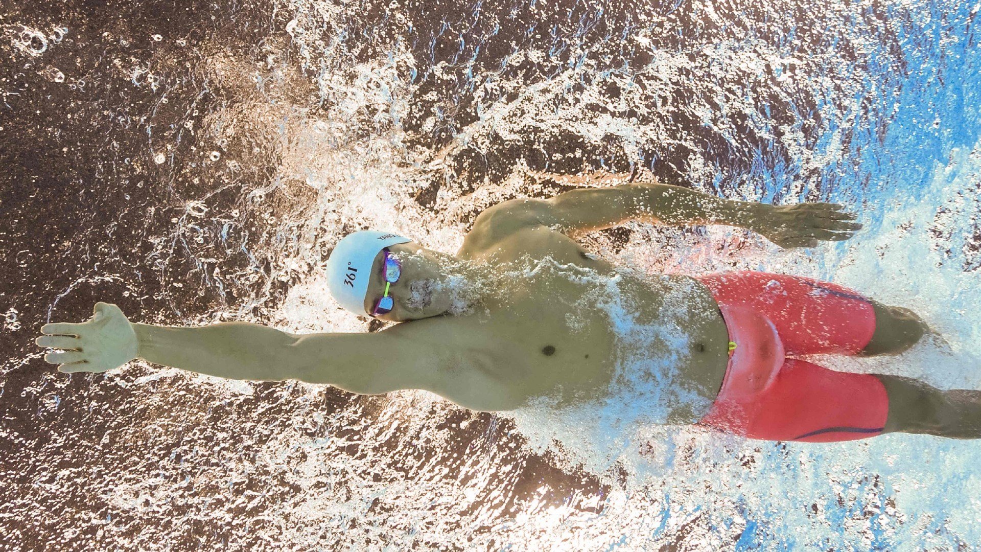 马刺新秀在对抗训练中完成高难度突破，马刺2021年新秀